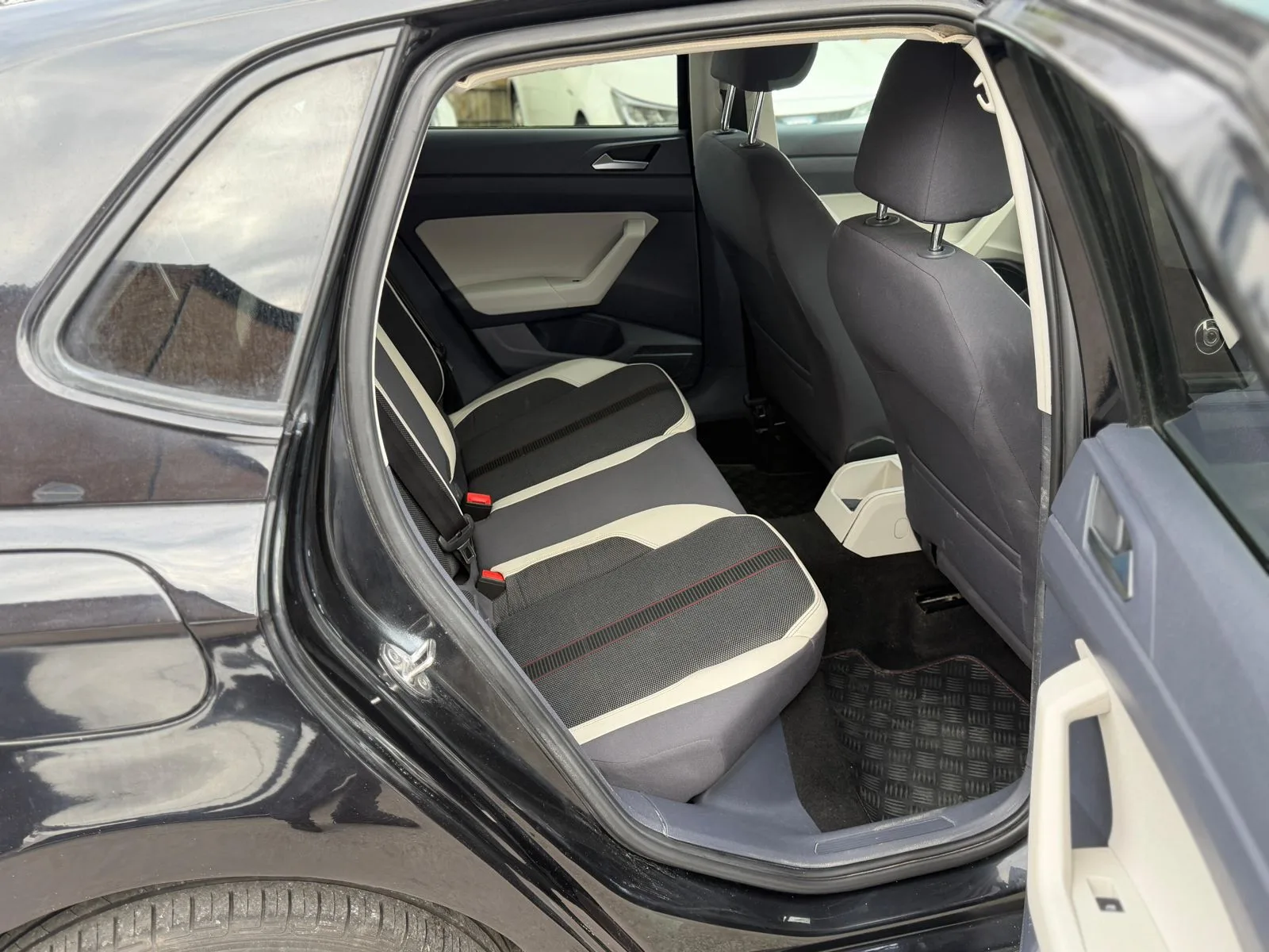Polo Beats rear seats and passenger space
