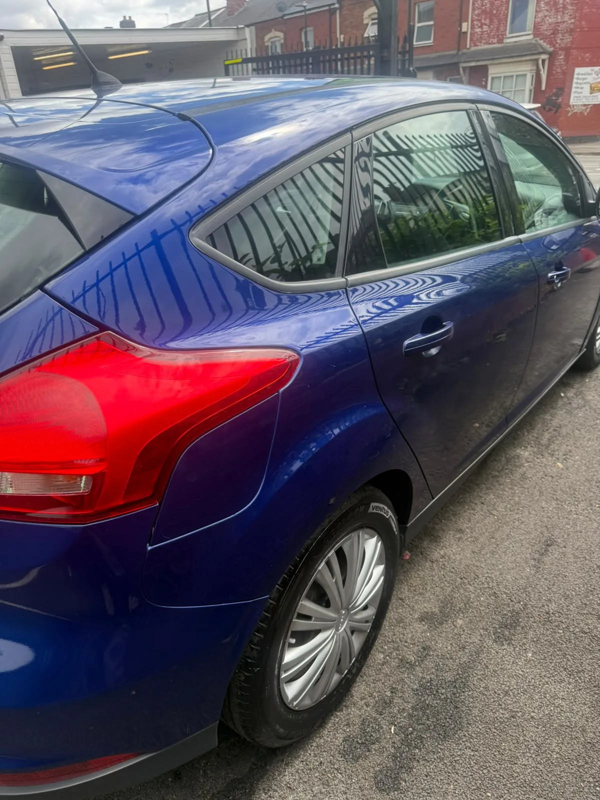 Ford Focus rear side panel and alloy wheel detail