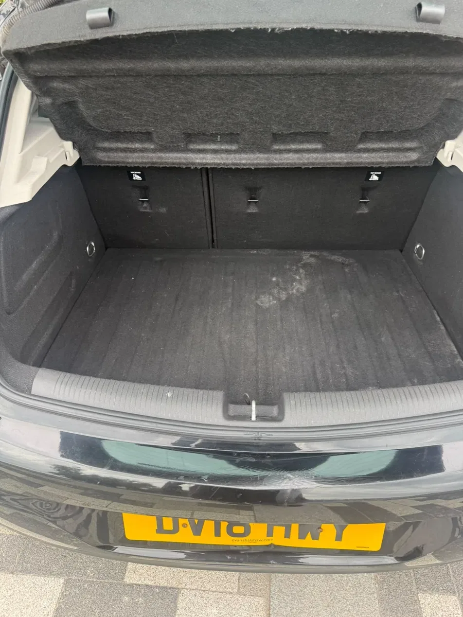 Open boot with parcel shelf and carpet