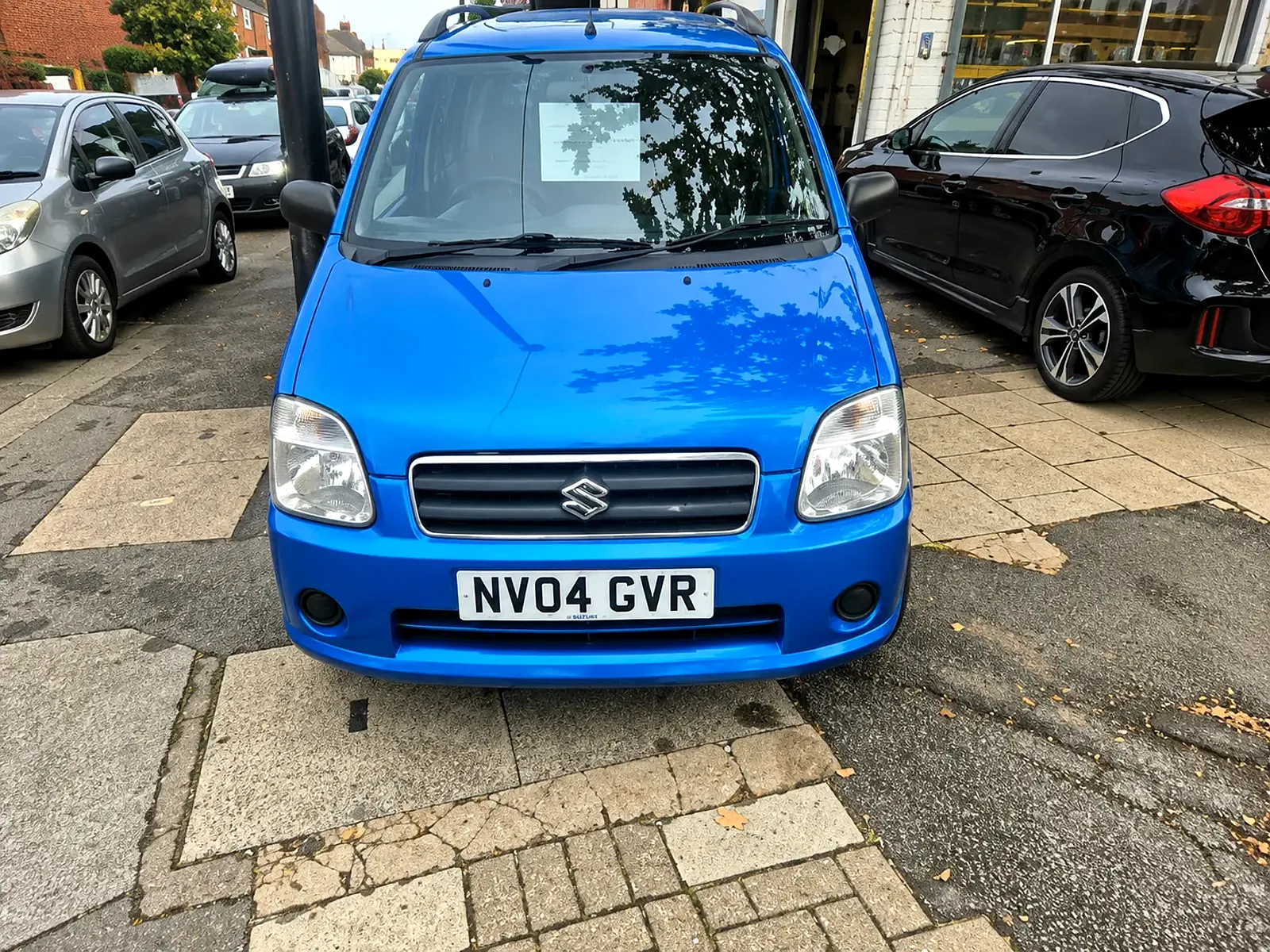 Suzuki Wagon R+ front view showing grille and registration NV04 GVR