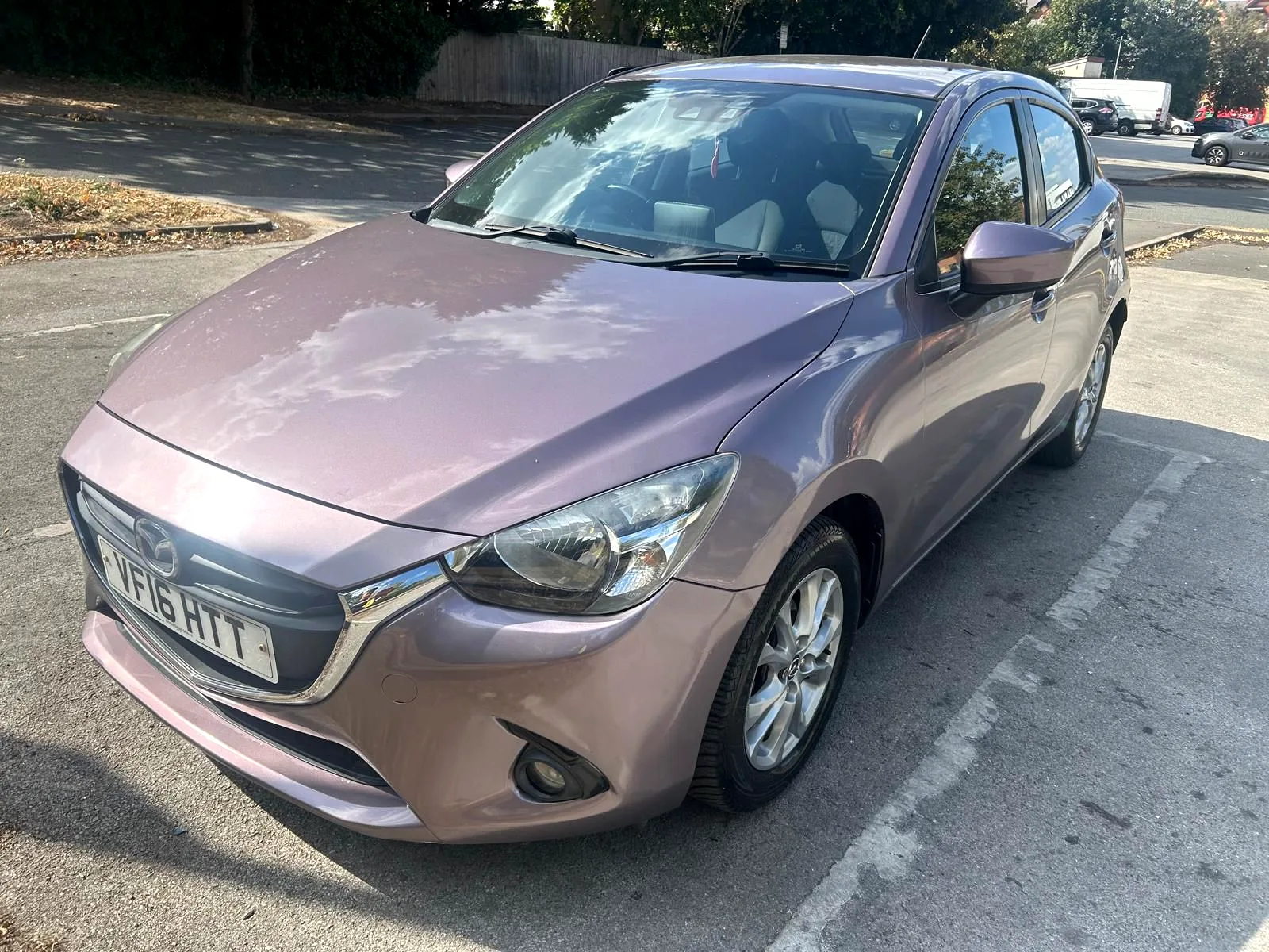 2016 Mazda2 SE-L front three quarter view on genuine alloy wheels, registration VF16 HTT